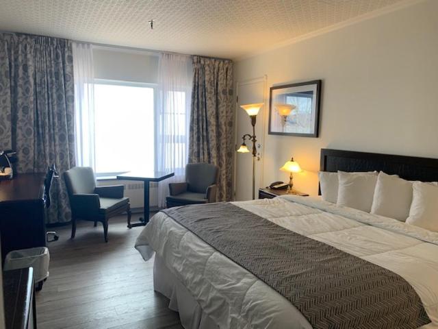 Hotel Le Manoir Baie-Comeau Esterno foto
