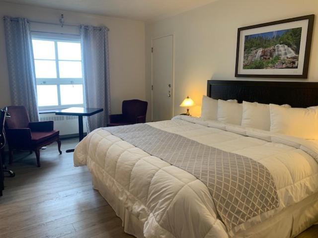 Hotel Le Manoir Baie-Comeau Esterno foto