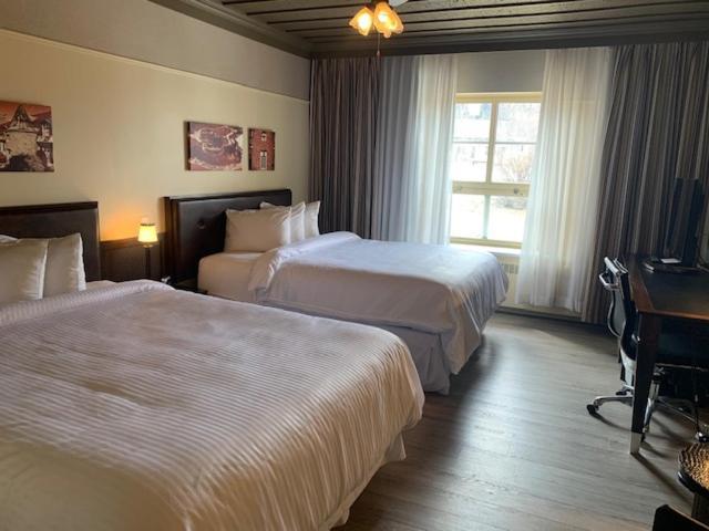 Hotel Le Manoir Baie-Comeau Esterno foto