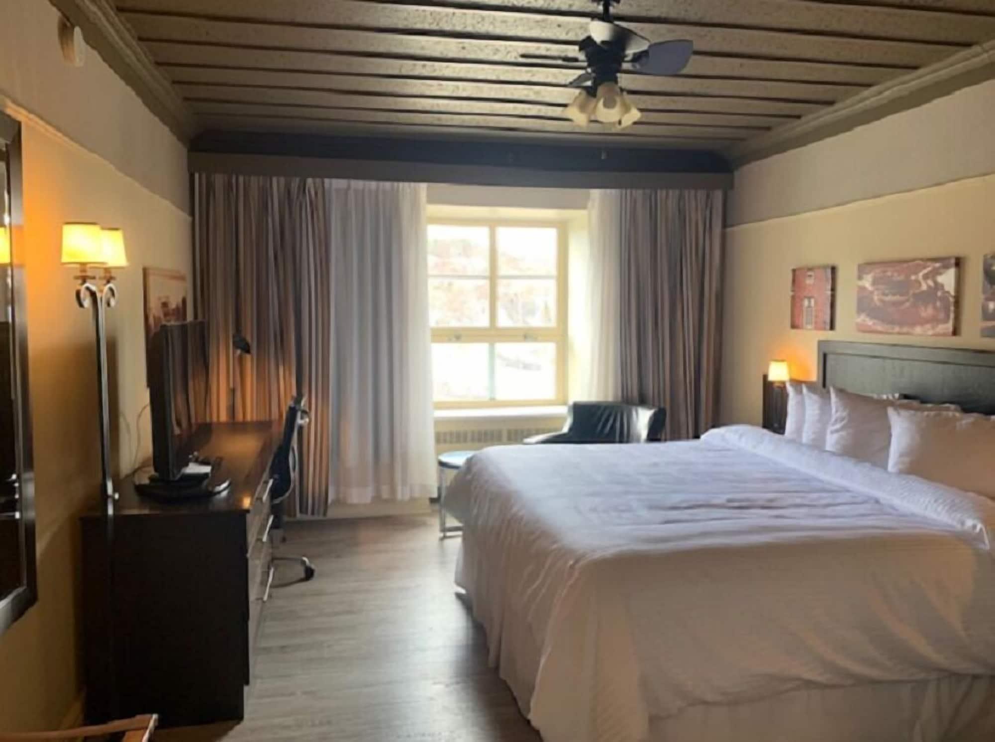 Hotel Le Manoir Baie-Comeau Esterno foto
