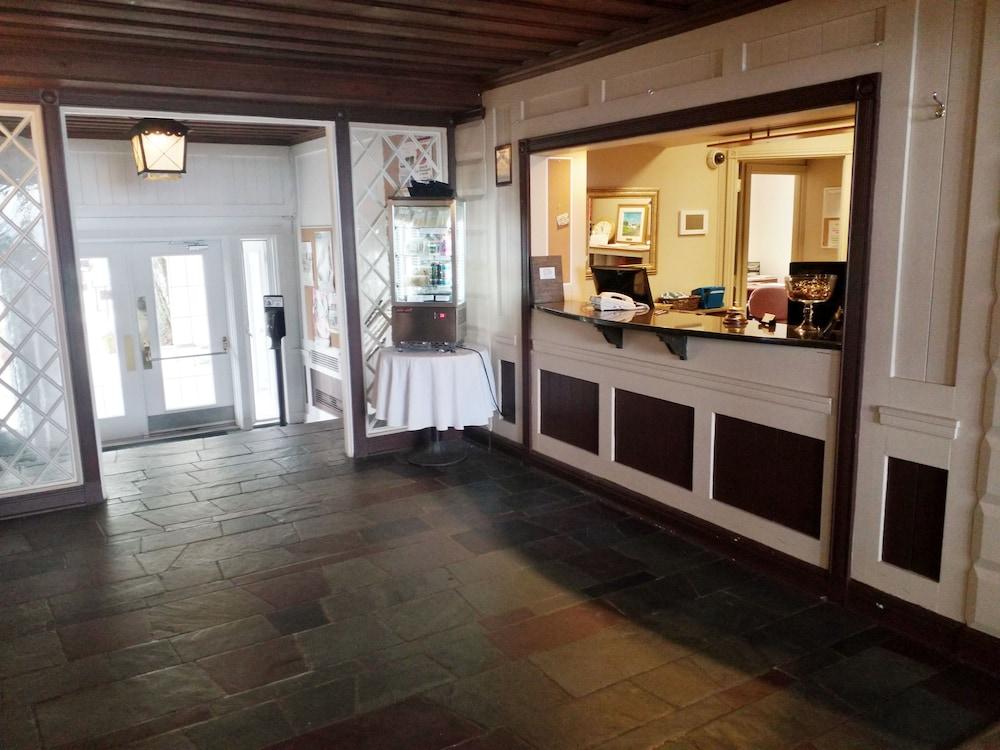 Hotel Le Manoir Baie-Comeau Esterno foto