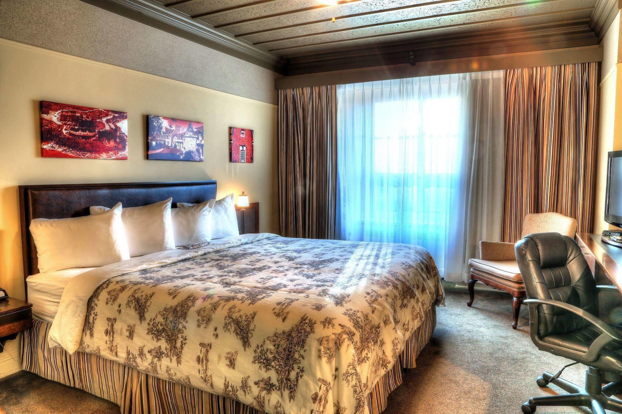Hotel Le Manoir Baie-Comeau Esterno foto