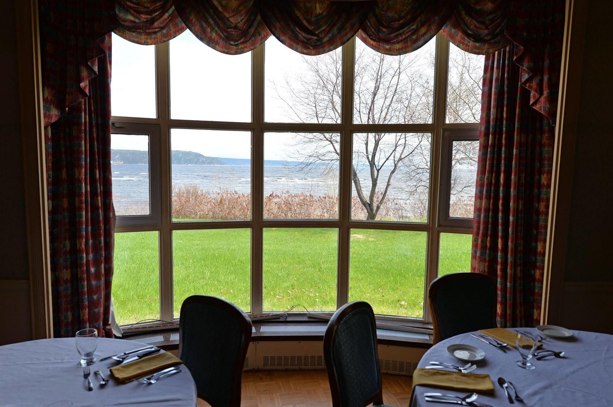 Hotel Le Manoir Baie-Comeau Esterno foto