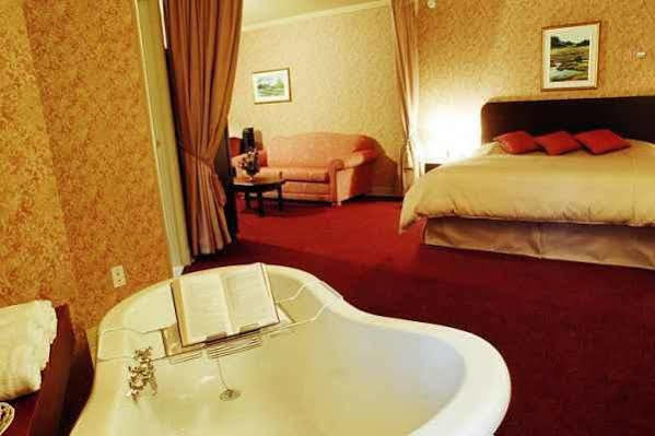 Hotel Le Manoir Baie-Comeau Esterno foto