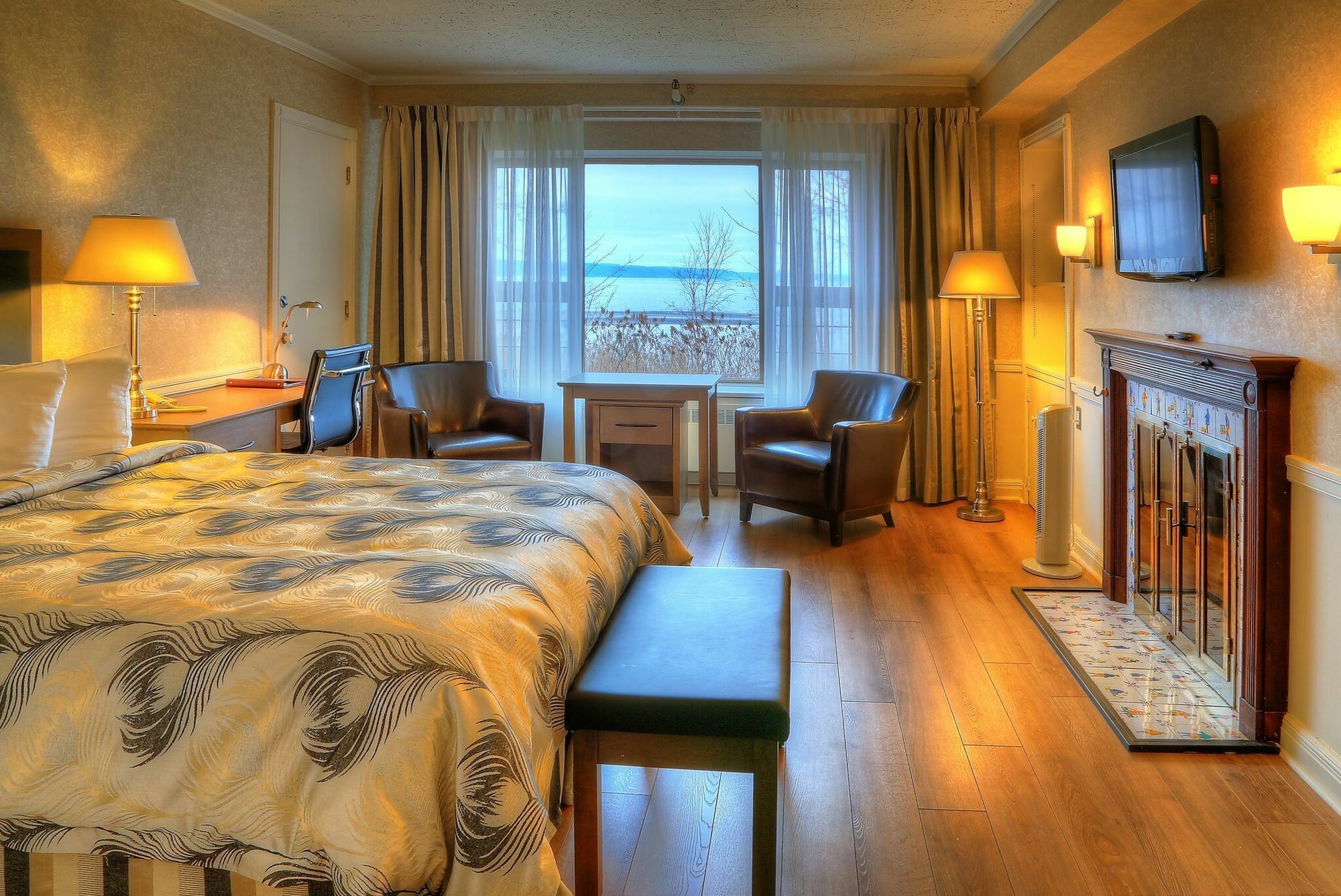 Hotel Le Manoir Baie-Comeau Esterno foto